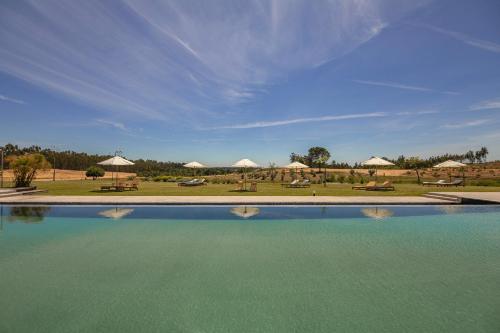 Swimming pool sa o malapit sa Resort Rural Quinta do Carrascal