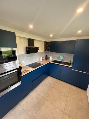 A kitchen or kitchenette at Appartement in the mountains