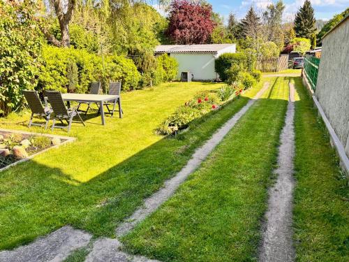 Ferienwohnung Junghanß tesisinin dışında bir bahçe