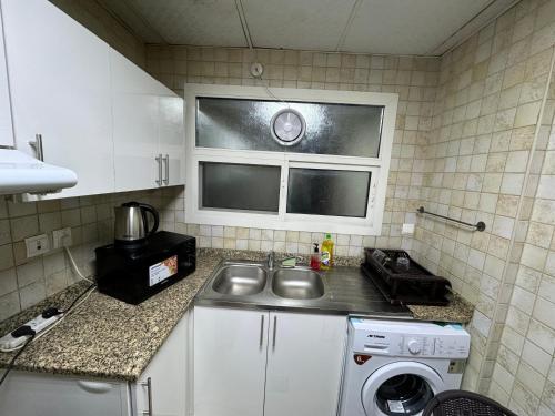 A kitchen or kitchenette at Beautiful home