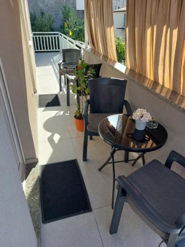 Un balcon sau o terasă la Apartmani Perla