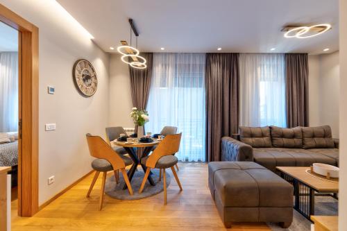 Posedenie v ubytovaní Apartman Luxera Kalman