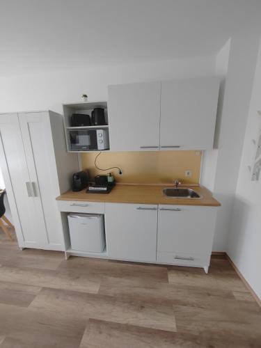 A kitchen or kitchenette at Gerber Apartman