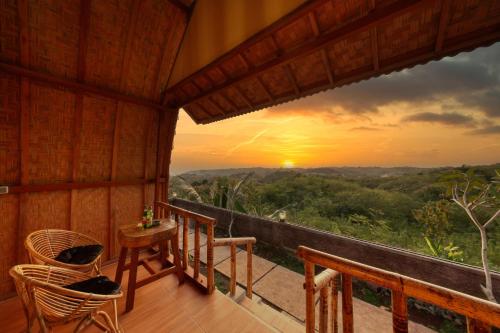 Un balcon sau o terasă la D Sebuluh Bungalow