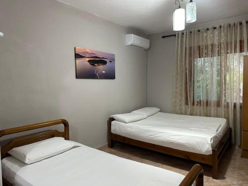 Tempat tidur dalam kamar di Vlora House