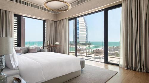 Postelja oz. postelje v sobi nastanitve Jumeirah Al Naseem Dubai