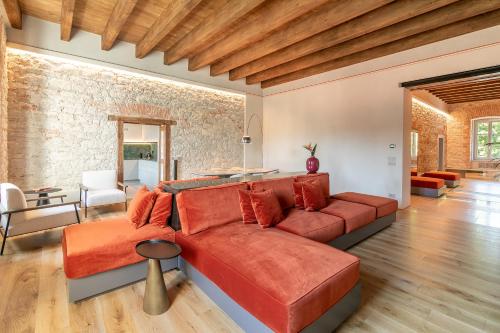 Luxury Apartment Peschiera tesisinde bir oturma alanı