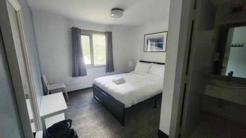 A bed or beds in a room at HI Lake Louise Alpine Centre - Hostel