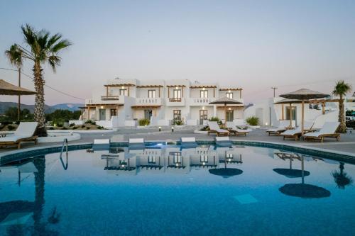 Naxos Finest Hotel & Villas游泳池或附近泳池