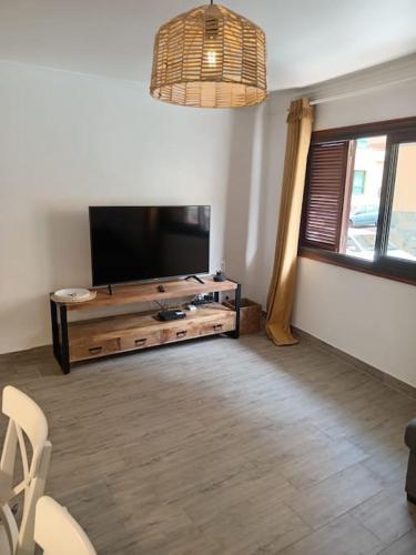 TV in/ali zabaviščno središče v nastanitvi Suite Central Corralejo