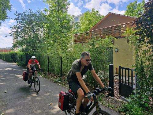 Kolesarjenje v okolici nastanitve Gîte-appart com' "des cîmes et jardin"