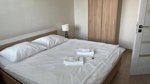 Tempat tidur dalam kamar di Apartmán RUŽA