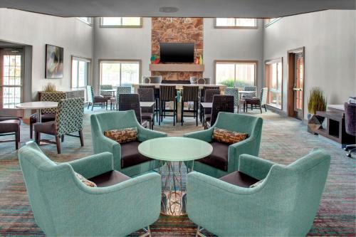 Un lugar para sentarse en Residence Inn by Marriott Cleveland Independence