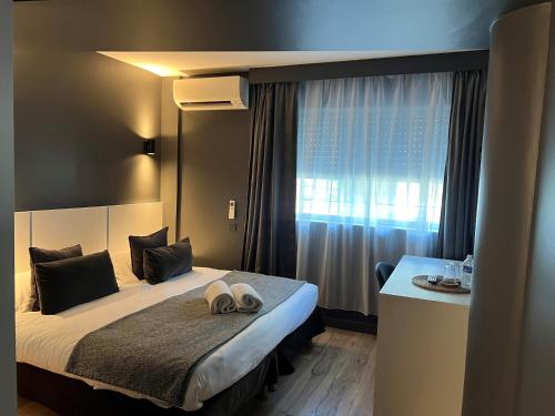 Tempat tidur dalam kamar di Hôtel Gallia Cannes