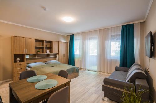 O zonă de relaxare la Plázs Home Apartman