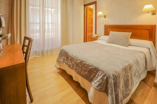 Ліжко або ліжка в номері Hotel Granada Centro