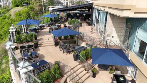 Restaurant o iba pang lugar na makakainan sa Courtyard by Marriott Edmonton Downtown