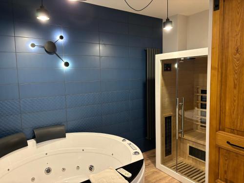 Un baño de PROVENIR HOME KWIATOWA 5