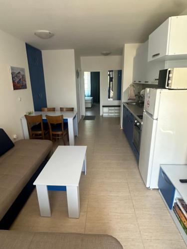 מטבח או מטבחון ב-Green Life Beach Blue Appartment