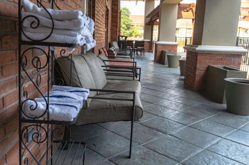 Seating area sa Homewood Suites by Hilton Ft. Worth-Bedford