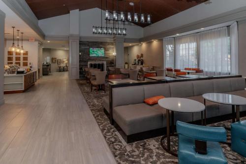 Seating area sa Homewood Suites by Hilton Ft. Worth-Bedford