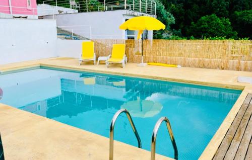 A piscina localizada em Alto Guest room ou nos arredores