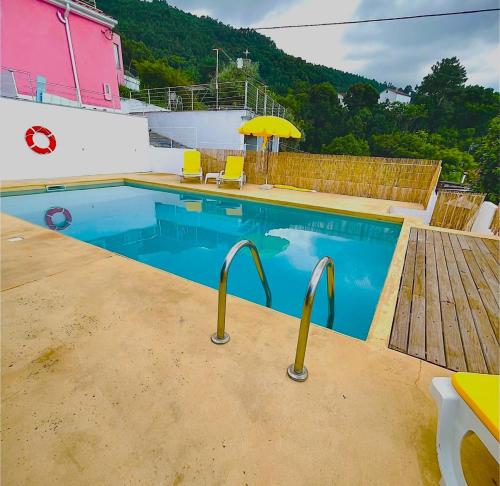 A piscina localizada em Alto Guest room ou nos arredores