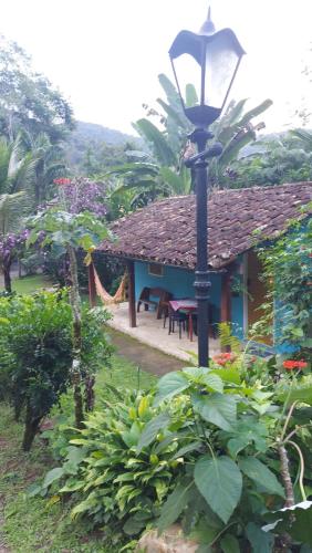 Κήπος έξω από το Casa- Chalé Recanto Das Saíras em Paraty