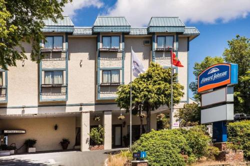 a hotel with a sign in front of it at Howard Johnson Hotel by Wyndham Victoria in Victoria