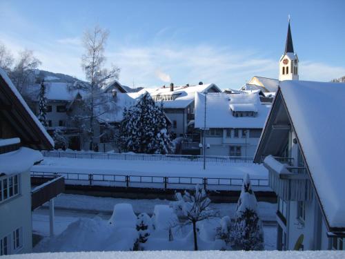 Allgäu Vibes - echte Flatrate für Internet und Festnetz - mit Aussicht, wettergeschützter Balkon, Bahnhofsnähe, semasa musim sejuk