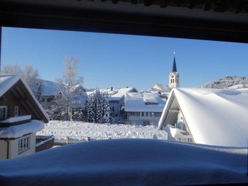 Allgäu Vibes - echte Flatrate für Internet und Festnetz - mit Aussicht, wettergeschützter Balkon, Bahnhofsnähe, semasa musim sejuk