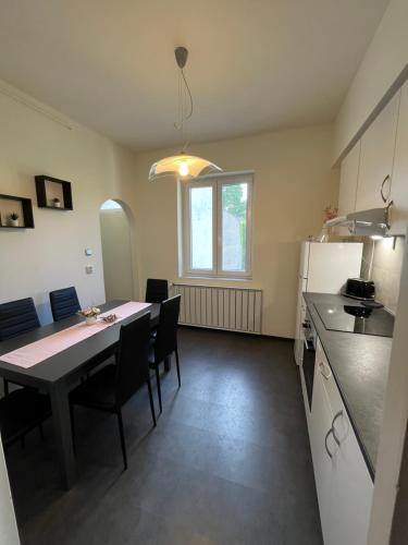 Una cocina o kitchenette en Széchenyi Apartman Esztergom