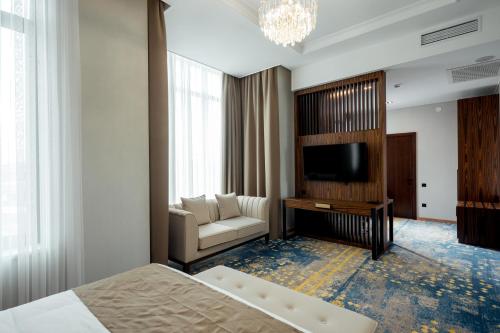 Кровать или кровати в номере Qazaq Hotel Premium