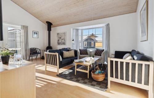 Un lugar para sentarse en Pet Friendly Home In Gråsten With Wifi