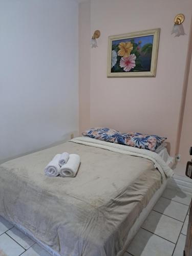 A bed or beds in a room at Pousada Luar de Penedo