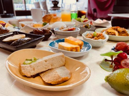 Makanan di atau berdekatan hotel