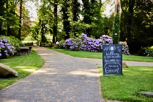 En trädgård utanför Hotel Erve Hulsbeek