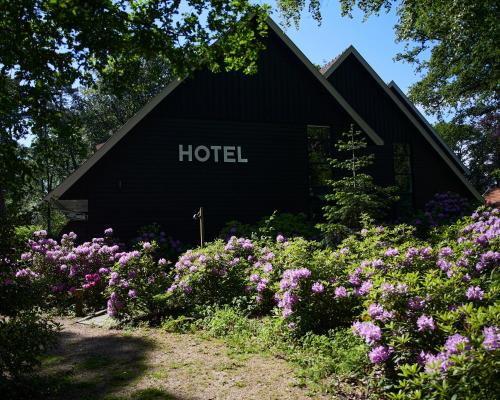 En trädgård utanför Hotel Erve Hulsbeek