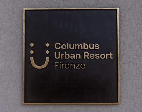 um sinal para uma agência de bombeiros ucraniana em Columbus Urban Resort em Florença