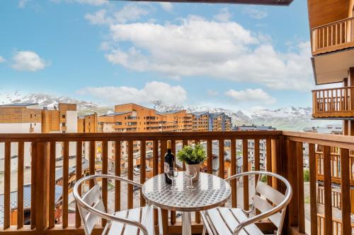 Μπαλκόνι ή βεράντα στο Ski In-Out - Heart of Val Thorens Warm-Hearted Apartment, WiFi 165