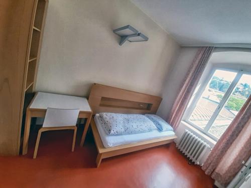 Una cama o camas en una habitación de Priesterseminar Brixen