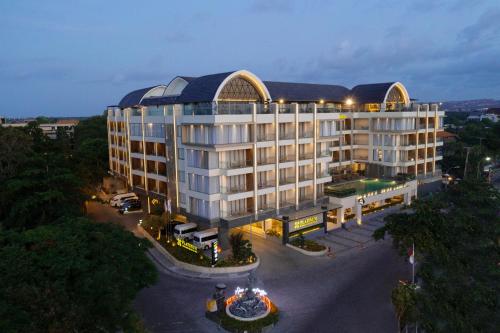 vista sul soffitto di un hotel con un edificio di Platinum Hotel Jimbaran Beach Bali a Jimbaran