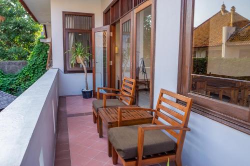 Balcony o terrace sa Atres Griya Villa 5 Private Bedroom Kuta