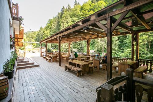 Restoran atau tempat makan lain di Barlogul din Vidraru