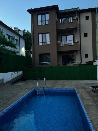 Swimming pool sa o malapit sa Vivian Apartaments