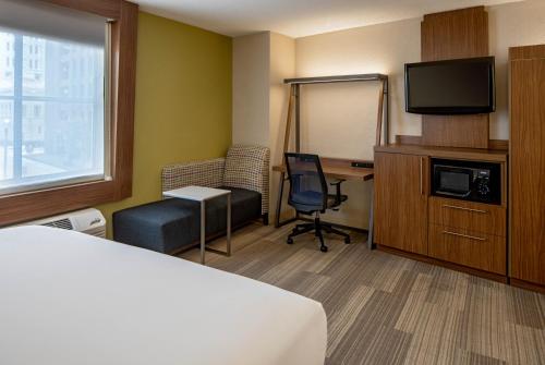 Dapur atau dapur kecil di Holiday Inn Express New Orleans Downtown, an IHG Hotel