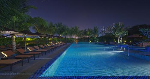 Басейн в The Westin Mumbai Garden City або поблизу