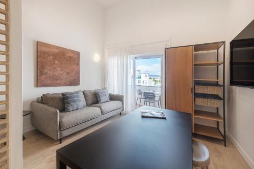 Un lugar para sentarse en Cascais Lofts by Olala Homes