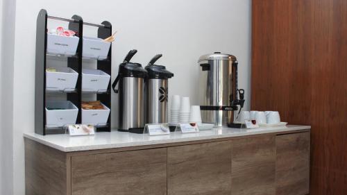 Tetera y cafetera en Holiday Inn Express Guaymas, an IHG Hotel