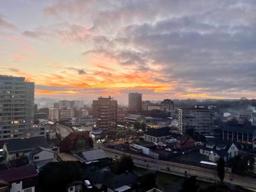 O pôr ou nascer do sol visto do apartamento ou dos arredores